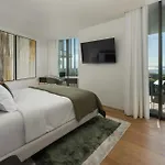 Luxury At Savoy Monumentalis *