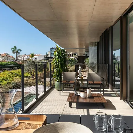 Savoy Monumentalis X By An Island * 丰沙尔