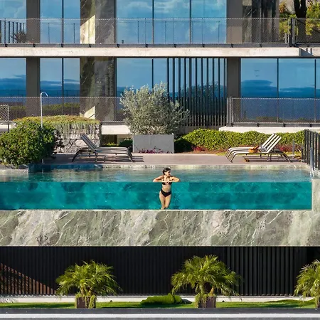 Savoy Monumentalis X By An Island Φουνκάλ