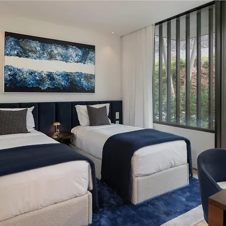 Luxury At Savoy Monumentalis *