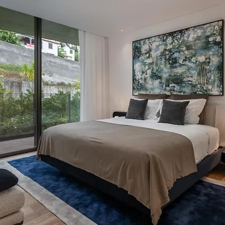 Savoy Monumentalis X By An Island *