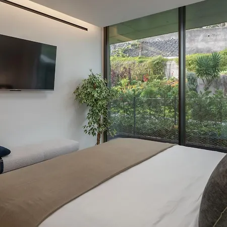 Savoy Monumentalis X By An Island