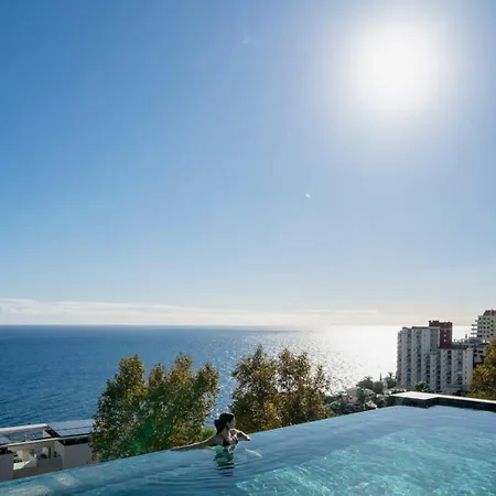 Luxury At Savoy Monumentalis *