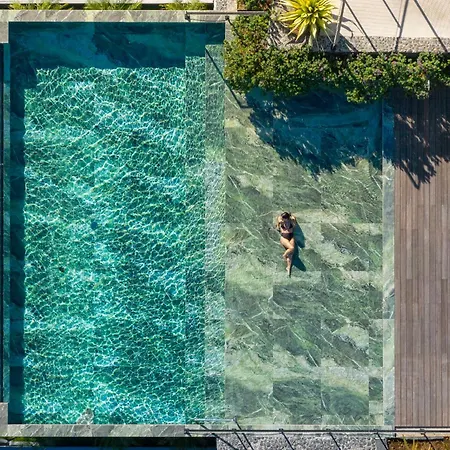 Savoy Monumentalis X By An Island フンシャル