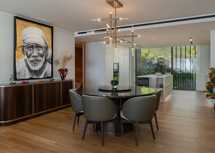 Savoy Monumentalis X By An Island