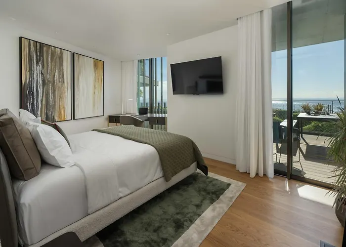 Savoy Monumentalis X By An Island *