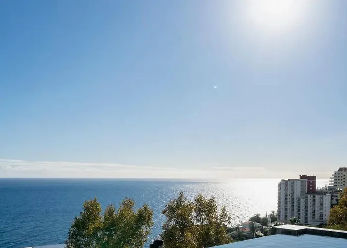 Savoy Monumentalis X By An Island *